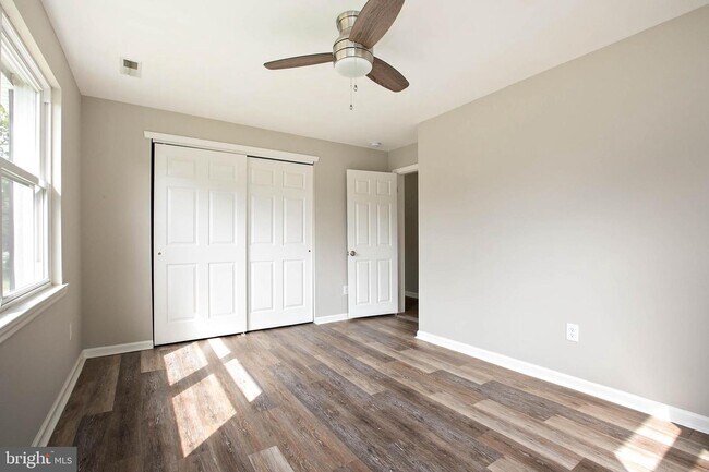 Building Photo - 212 E Cuthbert Blvd