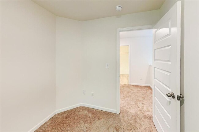 Building Photo - 4971 Terrace Dr