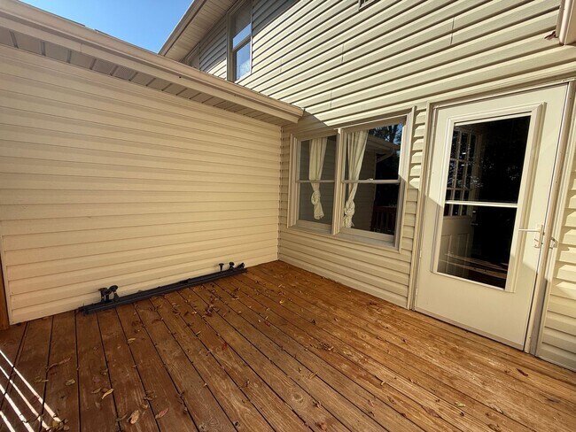 Building Photo - 2 Bedroom 1.5 Bath Townhome located in Greeneville, TN