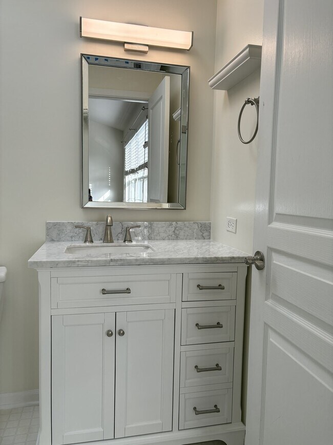 Building Photo - 711 Savannah Ln