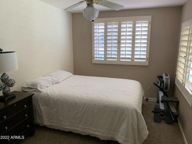 Building Photo - 6283 W Lone Cactus Dr