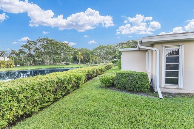 Building Photo - 8807 Bella Vista Dr