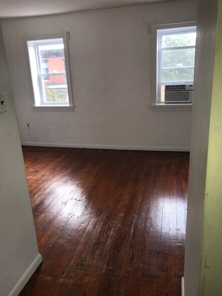 Building Photo - 1522 S 13th St