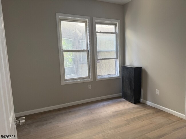 Building Photo - 37 Mapes Ave