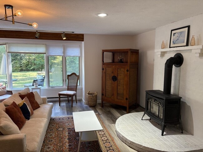Building Photo - 162 Meadows Dr
