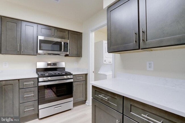 Building Photo - 3729 Madison Ln