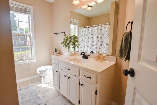 Building Photo - Pet Friendly Three Bedroom with Bonus!