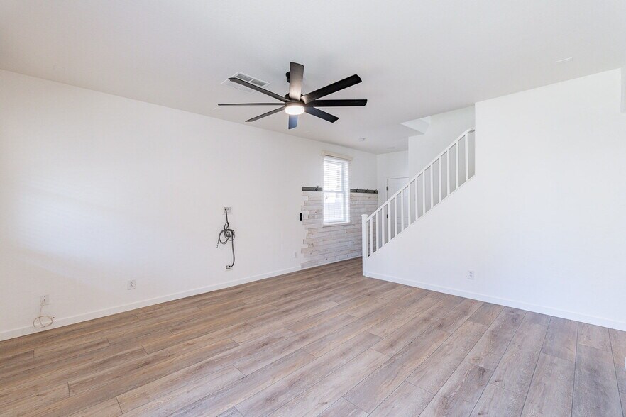 Building Photo - 2225 E Sunland Ave