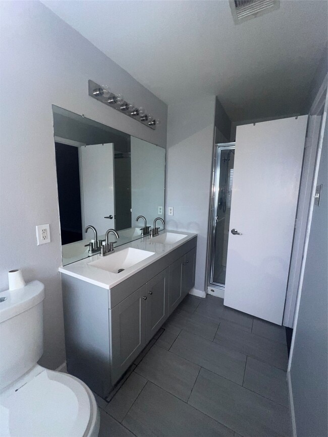 Building Photo - 15327 Summerlyn Point Ln