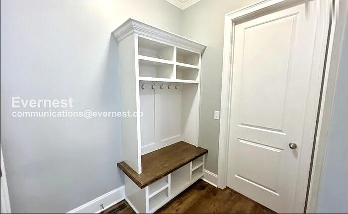 Building Photo - 147 Hobbs Dr