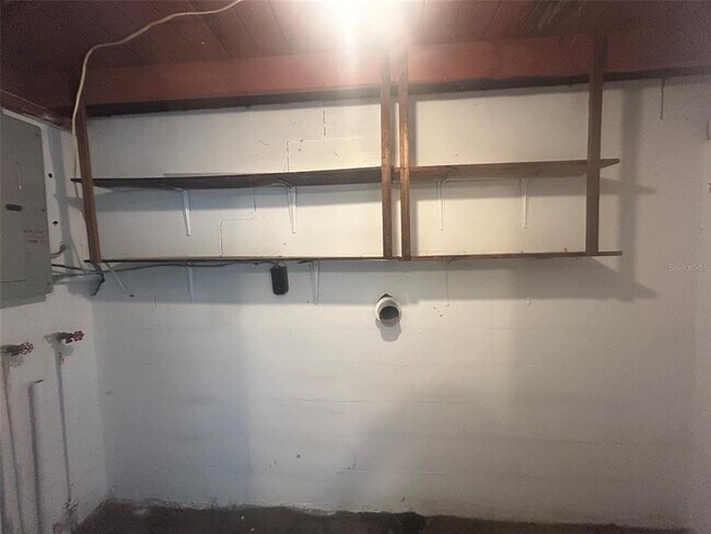 Building Photo - 127 Country Club Dr