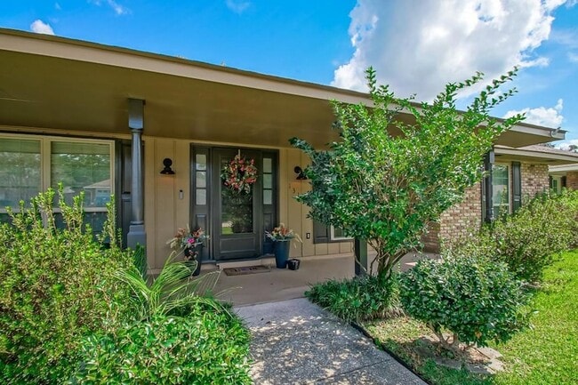 Building Photo - 131 Kingston Dr