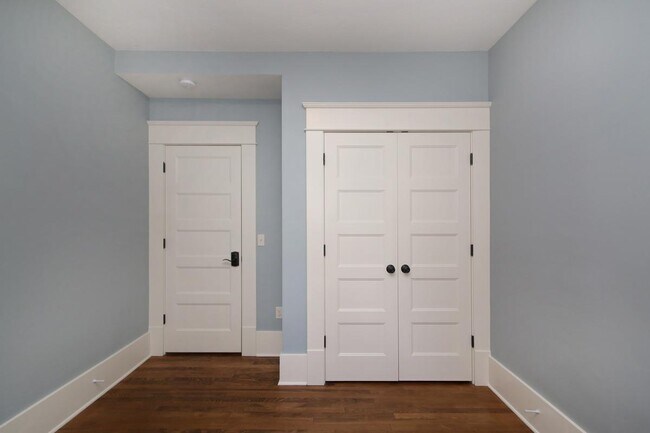 Building Photo - 360 Richard Terrace SE