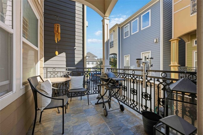 Building Photo - 621 Rutland St