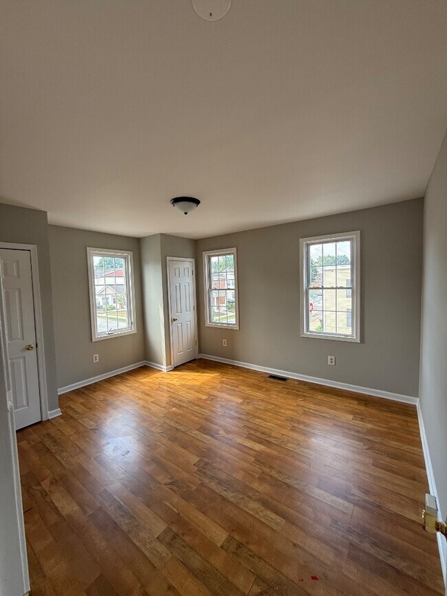 Building Photo - 843 Lanvale St