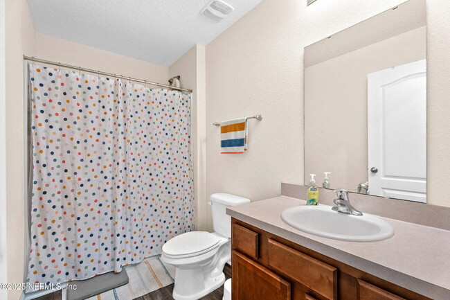 Building Photo - Welcome home to this beautiful 4 bedroom, ...