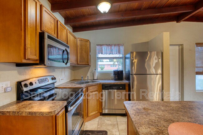 Building Photo - 114 Lynnhurst Dr