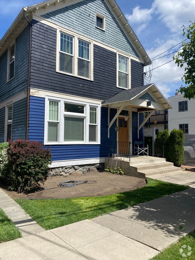 Building Photo - 950
