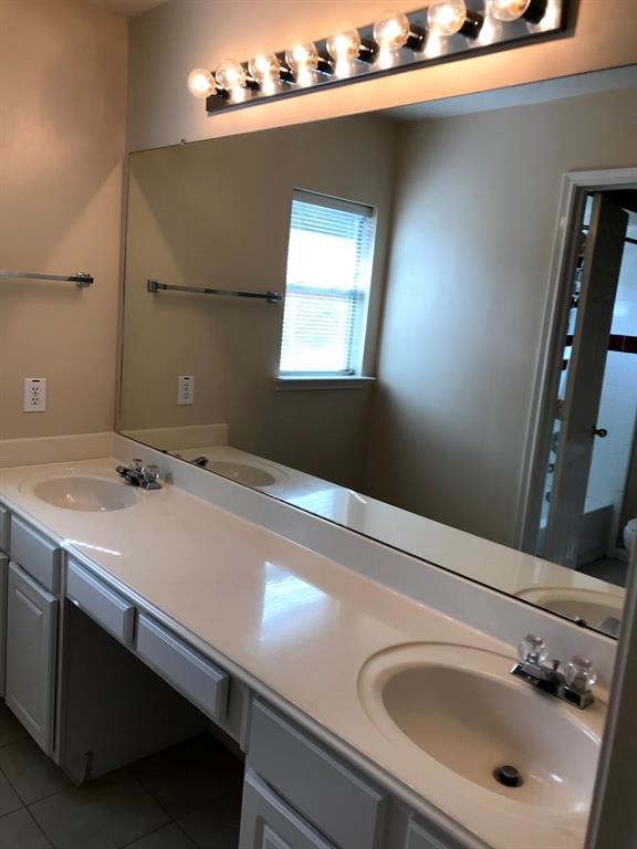 Building Photo - 4011 Harwood Dr