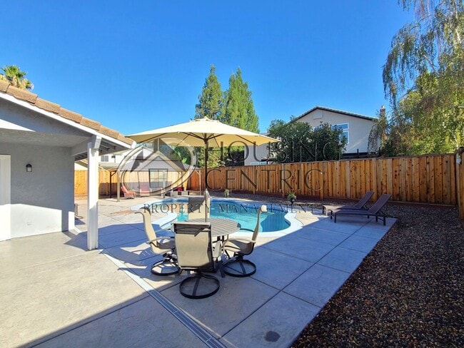 Building Photo - Executive Folsom Rental EXCELLENT Location and a POOL!
