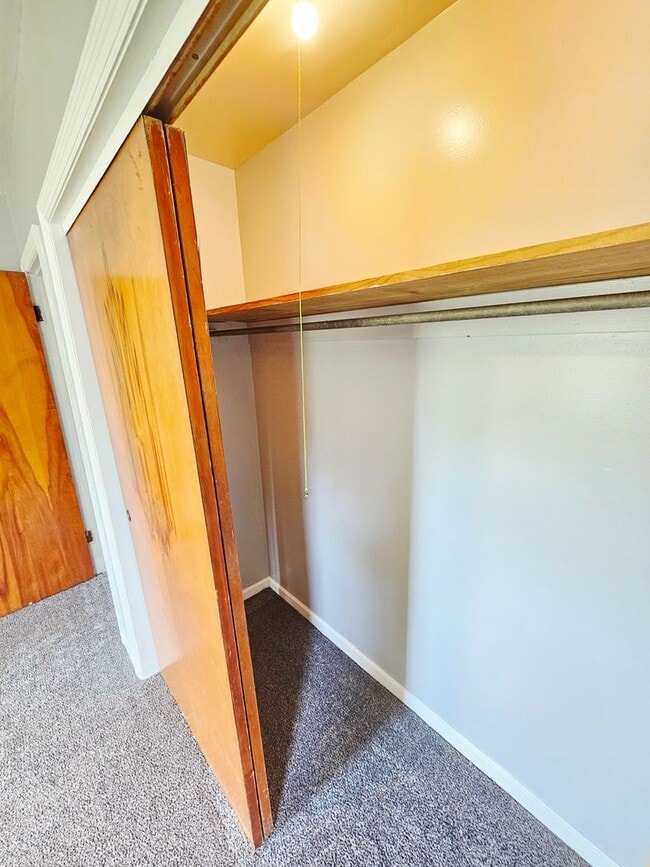 Building Photo - Renovated 2BR/1BA Home