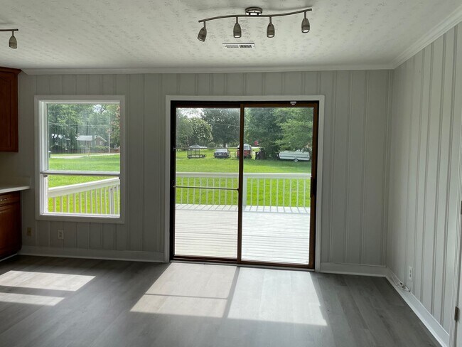 Building Photo - 3 BED, 2 BATH HOME LOCATED IN GREENSBORO