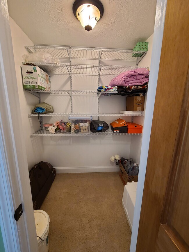 Building Photo - 195 Tennis Ranch Rd