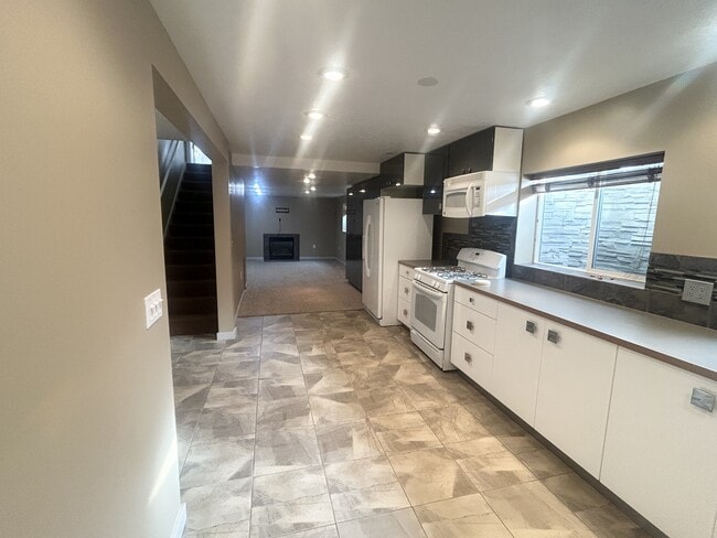 Building Photo - 1094 Gravel Hills Dr