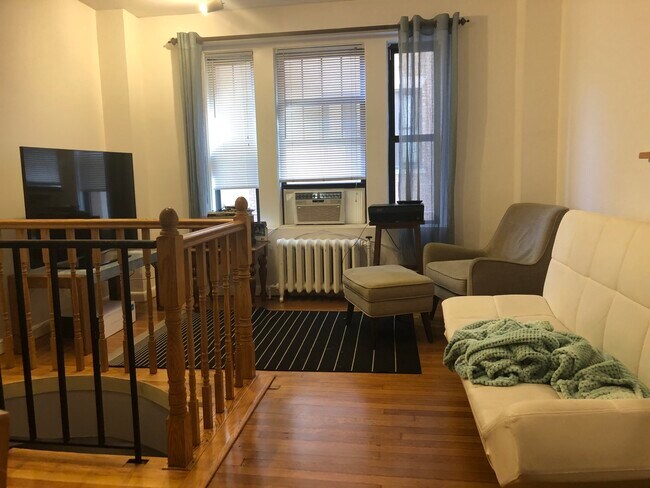 Building Photo - 456 Park Dr