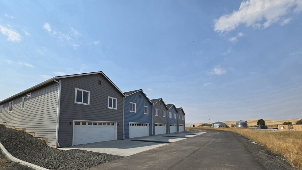 Building Photo - 1392 Edington Ave