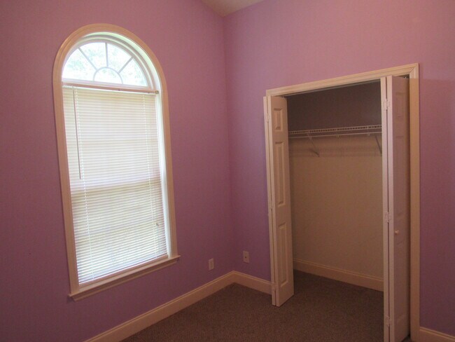 Building Photo - 28 Azalea Ave