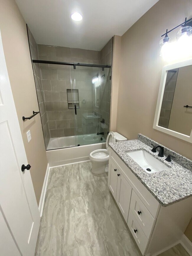 Building Photo - Beautiful 3 Bed 3.5 Bath House