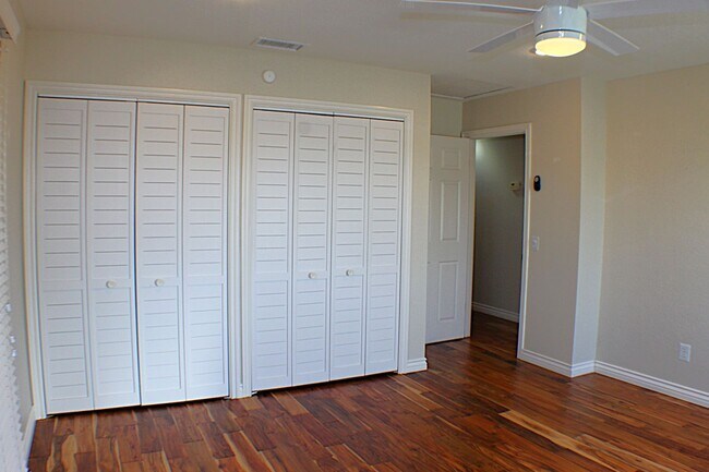 Building Photo - Stunning 3 bed, 2 bath Townhome for Rent.