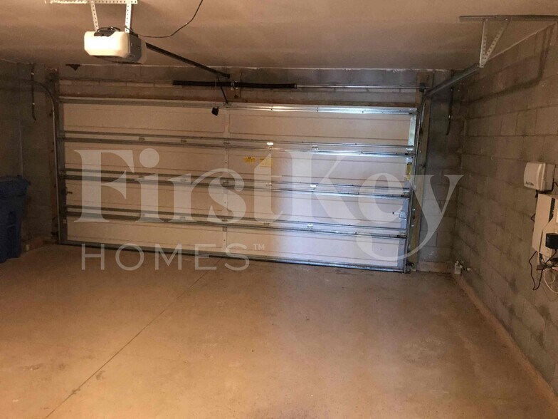 Building Photo - 5455 Sandy Shell Dr