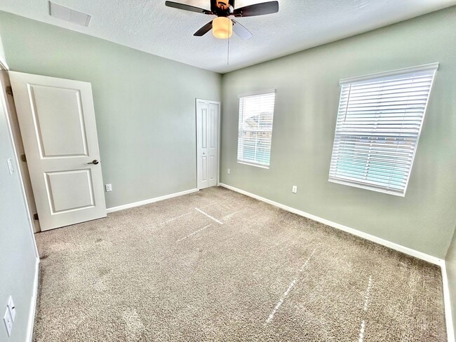 Building Photo - Upscale 3Beds/2.5Baths Townhouse living in...