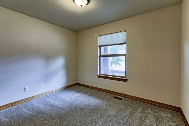 Building Photo - Light-Filled Living in a Peaceful Fort Collins Neighborhood