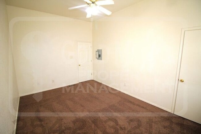 Building Photo - 4202 Deek Dr