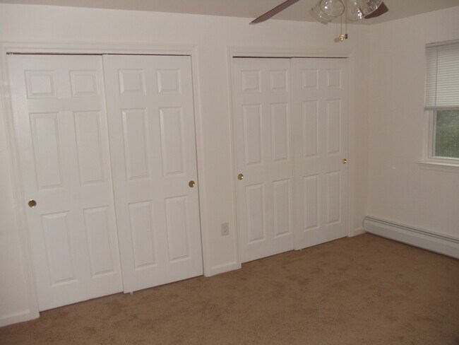 Building Photo - 430 W 8th St