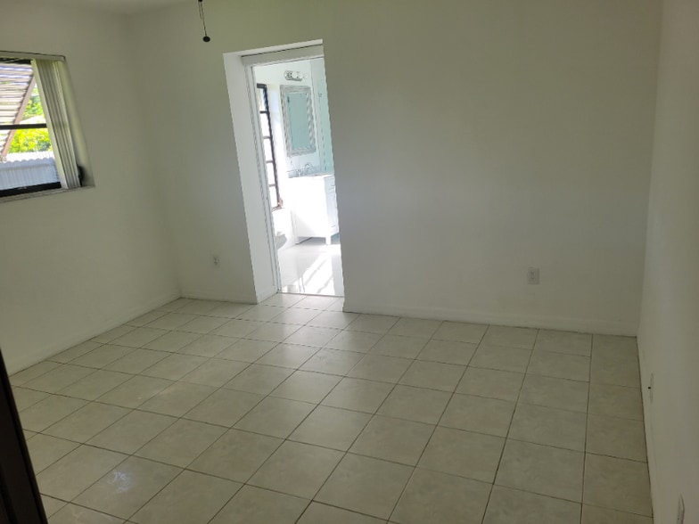 Building Photo - 10605 SW 112th St