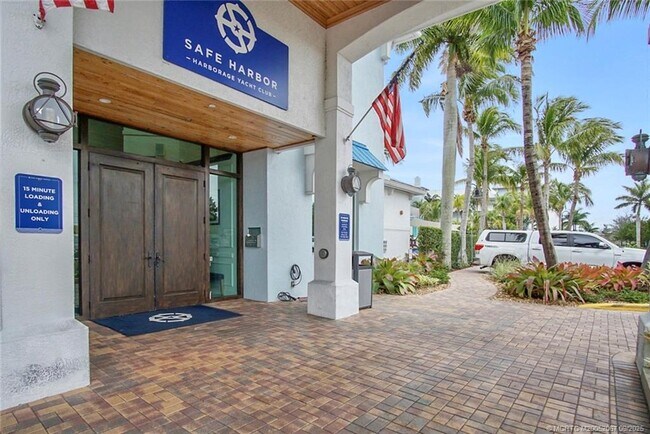 Building Photo - 815 NW Flagler Ave