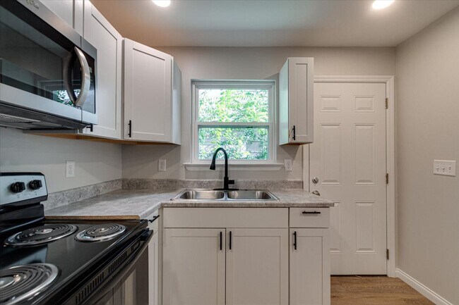 Building Photo - 2203 Milne St