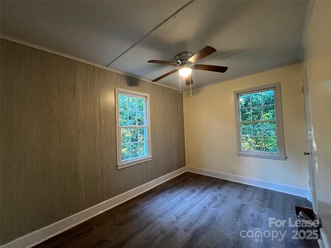 Building Photo - 4723 Linden St