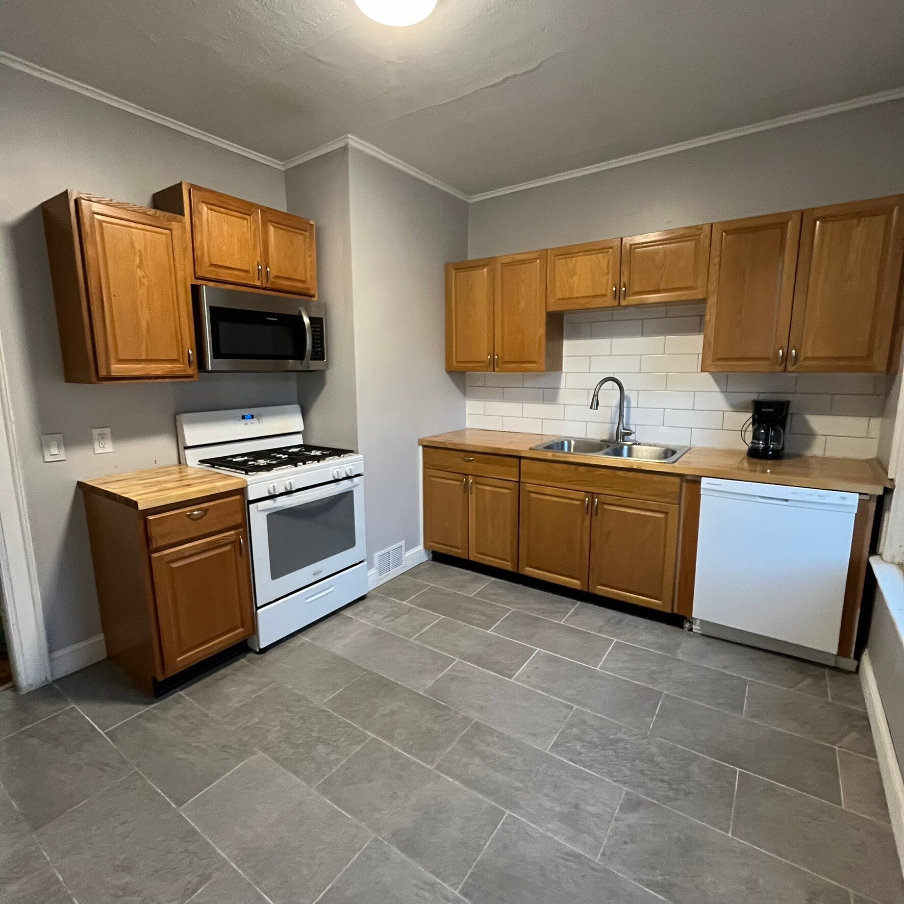 Building Photo - 580 Potomac Ave