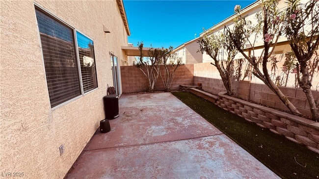 Building Photo - 722 Peregrine Falcon St