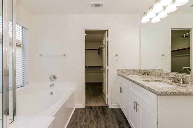 Building Photo - 21407 Somerset Park Ln