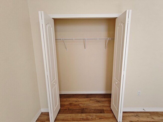 Building Photo - Charming & Modern 3-Bedroom Home with Bright Open Layout!