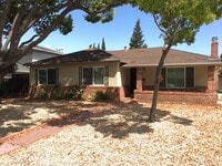 Building Photo - 112 N Cypress Ave