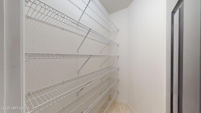 Building Photo - 1063 Collinswood Dr W