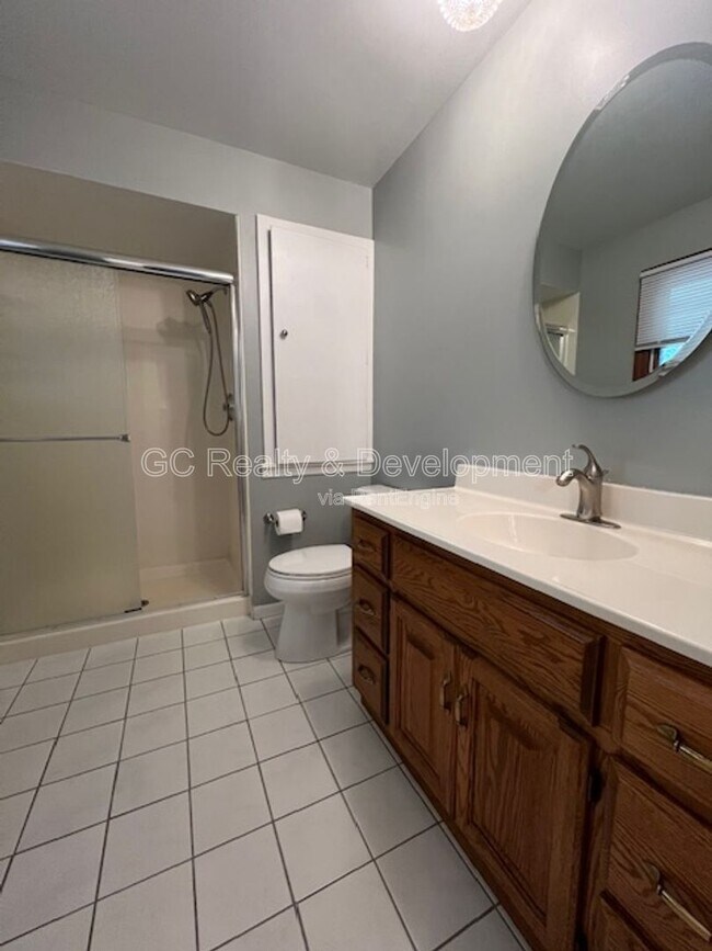 Building Photo - 1536 Young Cir