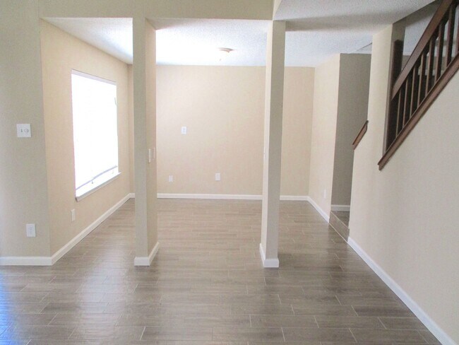 Building Photo - 16023 Hidden Acres Dr